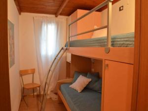 Katil dua tingkat atau katil-katil dua tingkat dalam bilik di Villaggio Gabbiano Beach