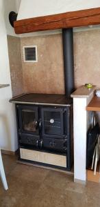 a small black stove sitting in a room at Kleines Häuschen im Grünen in Monheim
