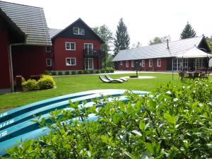 a yard with a red building and a house at Ferienhof Spreewaldromantik in Burg