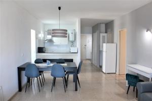 Kuchyňa alebo kuchynka v ubytovaní Apartamento con vistas, playa y WIFI