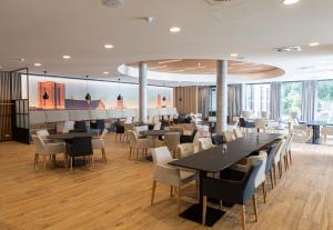a restaurant with tables and chairs in a room at Hotel Den Briel in Ghent