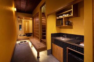 a small kitchen with a sink and a counter at Tsumugi Horikawakichimonji in Kyoto