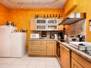Kuchyň nebo kuchyňský kout v ubytování Villa with Spa, Luxembourg