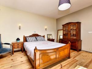 Postel nebo postele na pokoji v ubytování Villa with Spa, Luxembourg