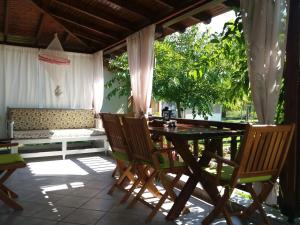 Patio alebo iná vonkajšia časť ubytovania Vourvourou Antonis House