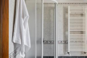 Vonios kambarys apgyvendinimo įstaigoje Crosti Apartments