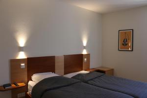 Postel nebo postele na pokoji v ubytování Auberge Au Lion d'Or