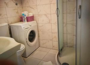 Ένα μπάνιο στο Apartments Dora Mljet +39 φωτογραφίες