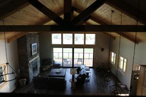 Μια τηλεόραση ή/και κέντρο ψυχαγωγίας στο Canyon Pines Retreat