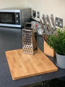 a kitchen counter with a cutting board with a radio on it at Telford Townhouse with Parking in Telford