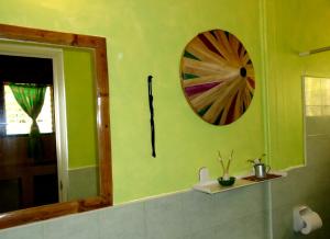 Bilik mandi di Nypa Style Resort Camiguin