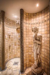 A bathroom at Hubertus Alpine Living