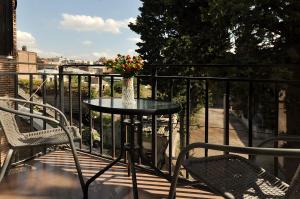 En balkon eller terrasse på Apartment Art Django Old Avlabari