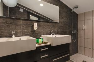 A bathroom at Hotel Villa Magus
