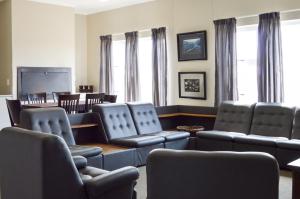 a waiting room with chairs and a flat screen tv at Heuschneider Platz in Swakopmund