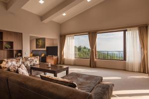 A seating area at Hotel Villa Magus