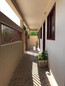 an empty hallway of a house with a potted plant at Recanto Lorenzi - Apartamentos in Ubatuba