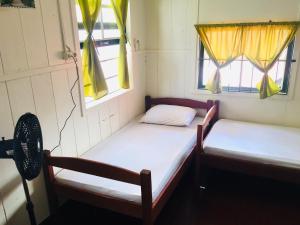 Een bed of bedden in een kamer bij Guesthouse De Kleine Historie