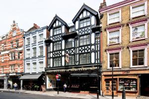 Gallery image of F1 Greek Street by City Living London in London