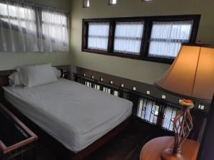 En eller flere senger på et rom på Fam Sugiono Cottage
