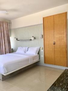 Postel nebo postele na pokoji v ubytování PierView Rooms