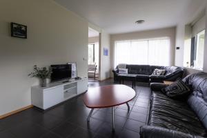 a living room with a couch and a coffee table at Guesthouse Dalbaer in Fludir