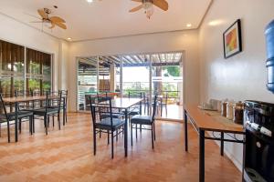 מסעדה או מקום אחר לאכול בו ב-Royale Parc Hotel Puerto Princesa Palawan
