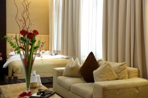 a living room filled with furniture and flowers at MyPlace - Premium Apartments City Centre in Vienna