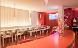 a dining room with red walls and a table and chairs at Ciutat Vella in Barcelona