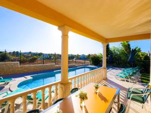 Sundlaugin á Luxury Holiday Villa Alegria Galé Beach, Albufeira eða í nágrenninu