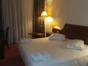 Uma cama ou camas num quarto em Hotel Apollonia Delphi