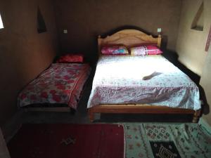 Katil atau katil-katil dalam bilik di Authentic riad & activities Erg