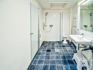 Ένα μπάνιο στο Ferienwohnung To Hous +71 φωτογραφίες
