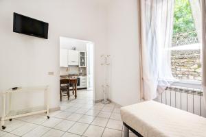 TV a/nebo společenská místnost v ubytování Lia Apartment