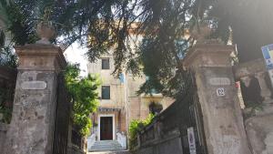 The building in which a panziókat is located