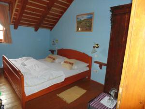 Posteľ alebo postele v izbe v ubytovaní Guest House Kozjak