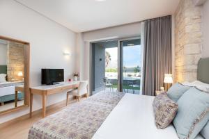 Posteľ alebo postele v izbe v ubytovaní Sissy Luxury Villa Chania + 37 fotografií