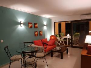Posezení v ubytování Apartamento Mascarat vistas al mar + 37 fotografií