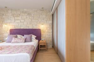 Posteľ alebo postele v izbe v ubytovaní Sissy Luxury Villa Chania