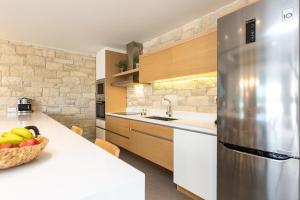 Kuchyňa alebo kuchynka v ubytovaní Sissy Luxury Villa Chania
