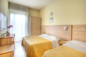 En eller flere senge i et værelse på Hotel Rosso Blu