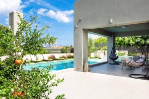 Bazén v ubytovaní Sissy Luxury Villa Chania alebo v jeho blízkosti