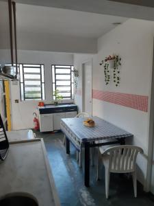 مطبخ أو مطبخ صغير في Hospedaria Cambuci Unidade Ipiranga