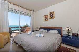 a bedroom with a bed with a view of the ocean at los granados 1221 in Manilva +21 photos