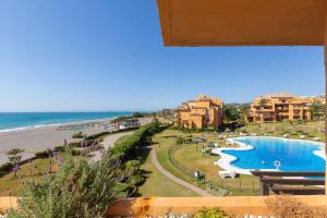 a view of a resort with a swimming pool and the beach at los granados 1221 in Manilva