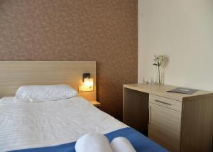 Ein Bett oder Betten in einem Zimmer der Unterkunft Svytyaz Hotel