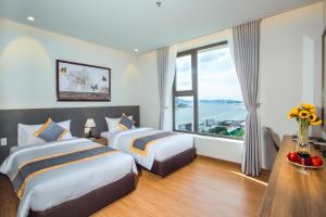 Postel nebo postele na pokoji v ubytování Glamour Hotel Da Nang