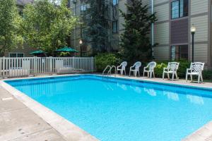 Swimming pool sa o malapit sa Extended Stay America Suites - Lancaster County
