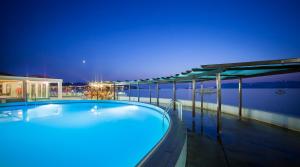 Der Swimmingpool an oder in der Nähe von Remisens Hotel Epidaurus-All inclusive