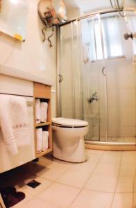 Koupelna v ubytování Backpacker B&B + 14 fotografií